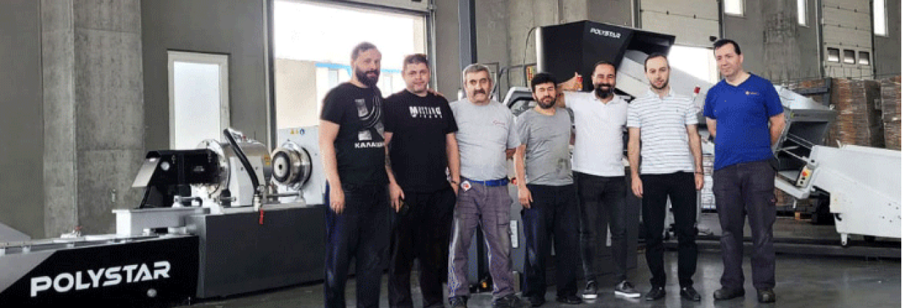 Agente local de POLYSTAR en Turquía ayuda a instalar una máquina
