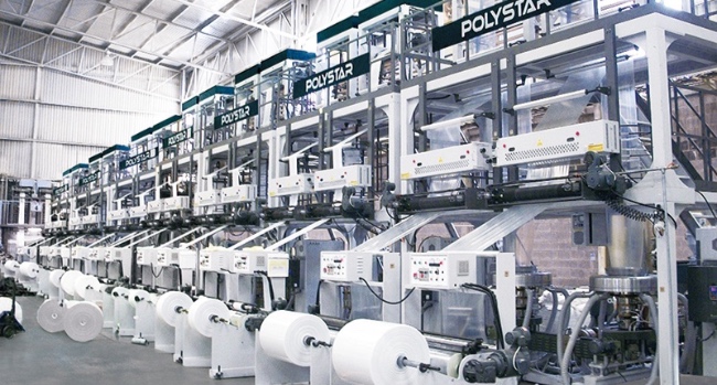 fabrica instala varias máquinas extrusoras de doble cabezal de POLYSTAR