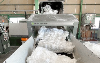 日本茨城安裝POLYSTAR塑廢料回收機