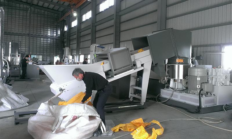 玻利維亞購入2台世林機械塑膠薄膜回收機